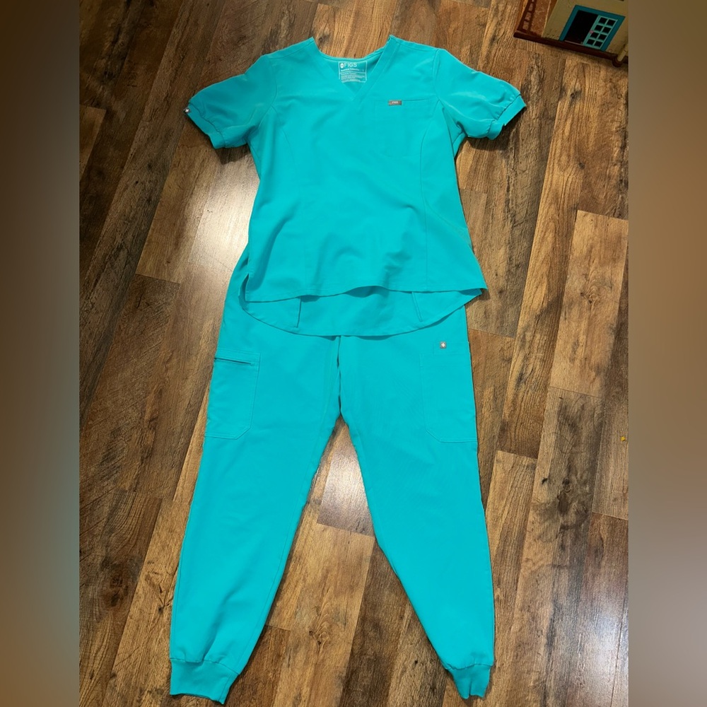 Figs Women’s Teal Track Pants & Scrub Top Set